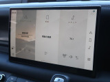 Pivi Proインフォテインメントシステムを搭載。優れた応答性と高い接続性を備え、リモートアプリを通じて離れた場所から車両状態の確認や各種操作が可能です。