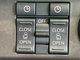 【両側スライドドア】駐車場で隣の車との間隔が狭く乗りにくい時、スライドドアなら安心!ドアオープン時も幅を取らず、開口部が広いので乗り降りがとっても簡単です。大きな荷物の出し入れも後席から可能♪