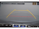 リヤカメラ付きなので、シフトレバーをリバースにすると連動してカメラ映像に切り替わります。