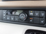 オートエアコンなので設定した温度で車内の温度を保ってくれます♪