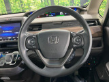 インテリアに合わせたデザインのステアリングは、運転される方のことも考え、運転しやすい形状、大きさです。是非一度、実際に触ってお確かめください。