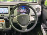 インテリアに合わせたデザインのステアリングは、運転される方のことも考え、運転しやすい形状、大きさです。是非一度、実際に触ってお確かめください。