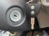 【キーレス】少し離れた場所からでもボタン一つでドアの開錠・施錠ができるのでとっても便利!ドアの鍵穴周りに傷をつけることもありません♪