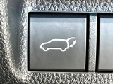 【パワーバックドア】スマートキーや運転席のボタンを押すだけでリアゲートが自動で開閉します!荷物を持っている時や、高い位置にあるバックドアを閉める際に便利な機能です♪