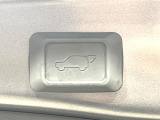 【パワーバックドア】スマートキーや運転席のボタンを押すだけでリアゲートが自動で開閉します!荷物を持っている時や、高い位置にあるバックドアを閉める際に便利な機能です♪