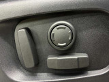 【運転席12ウェイ&助手席10ウェイ電動フロントシート】シート位置の調整、リクライニング、ランバーサポートで最適なポジションをとる事ができます。ストレスのないドライブが楽しめます。