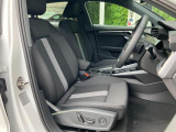 人間工学に基づいて設計されたシートは車のもっているドライビングフィールを存分にドライバーに伝えてくれるクオリティの高い仕上がりとなっています。