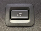 【パワーバックドア】スマートキーや運転席のボタンを押すだけでリアゲートが自動で開閉します!荷物を持っている時や、高い位置にあるバックドアを閉める際に便利な機能です♪