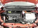 【エンジンルーム】・・・内外装だけでなくこちらもクリーニング済み。 納車までにもう1度しっかり点検いたしますので、安心してお乗りいただけると思います。