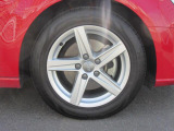 全車両に標準装備の純正アルミホイールは、純正ならではのバランスの良いデザインと、走行安定性をお楽しみ頂けます。