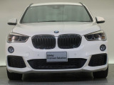 【キドニーグリル】BMWの代名詞。一目見ただけでBMWであると認識できる確固たるアイコンとして存在感を放ちます。