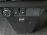 運転席・助手席あたたかシートヒーター付です☆冬場はヒーターの為のエンジン始動を抑えられるので低燃費につながります☆