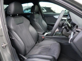 Audi車はどの車種も全てレザーハンドルです。そこにはAudiのこだわりがあり質感の高いレザーでしっかりと手に馴染み、高級感を演出します。