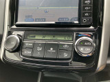 オートエアコン付き!車内温度を設定すると、風量を自動で調節してくれます。