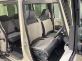 乗降がしやすい運転席。高さが調節できて小柄な方でも運転しやすいポジションをとることができます。