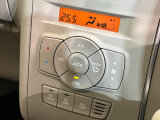 【オートエアコン】一度お好みの温度に設定すれば、車内の温度を検知し風量や温度を自動で調整。暑い&hellip;寒い&hellip;と何度もスイッチ操作をする必要はありません。快適な車内空間には必須の機能ですね♪