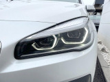 ●LEDヘッドライト:夜間走行時も良好な視界を確保し安心して運転できる高輝度LEDヘッドライトを装備!点灯速度が早く、消費電力も抑えられています。