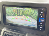 【バックカメラ】駐車時に後方がリアルタイム映像で確認できます。大型商業施設や立体駐車場での駐車時や、夜間のバック時に大活躍!運転スキルに関わらず、今や必須となった装備のひとつです!
