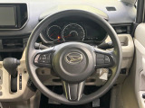 インテリアに合わせたデザインのステアリングは、運転される方のことも考え、運転しやすい形状、大きさです。是非一度、実際に触ってお確かめください。