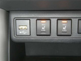 【シートヒーター搭載】シートを温めてくれる暖房機器です!長時間座っていると負担が掛かりやすい背中や腰、または冬場の寒い日に冷えやすい脚部に快適なぬくもりを♪