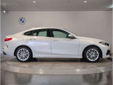 ご納車後も全国約200拠店のBMW正規ディーラーサービス工場にて保証対応いたします。お近くのBMW正規ディーラーをご案内の上、アフターメンテナンスをお受け頂けますので、安心してお乗りいただけます!!