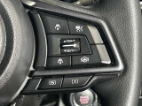 【レーダークルーズコントロール】ミリ波レーダーが車間距離を測って設定車速内で車速に比例した車間距離を保ちながら追従走行する装置で近づきすぎたときは自動でブレーキし、離れすぎたときには自動増速もする。