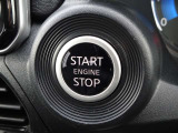 【プッシュスタート】キーが車内にあれば、エンジンの始動・停止はブレーキを踏んでスイッチを押すだけ!キーを取り出す手間を省き、ワンプッシュで操作するので簡単でスムーズ!