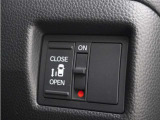 ◆片側電動スライドドア◆狭い駐車場でも乗り降りが楽々♪お子様が隣の車にドアを当ててしまう心配もございません!小さなお子様連れの方もこれで安心。