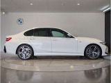 ご納車後も全国約200拠店のBMW正規ディーラーサービス工場にて保証対応いたします。お近くのBMW正規ディーラーをご案内の上、アフターメンテナンスをお受け頂けますので、安心してお乗りいただけます!!