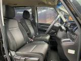 運転席も広々としており運転しやすい環境を実現しています☆