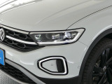 【IQ.LEDヘッドライト】フロントカメラで対向車や先行車を検知し、最適な配光を可能とした最新のヘッドライトシステムです。