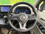 インテリアに合わせたデザインのステアリングは、運転される方のことも考え、運転しやすい形状、大きさです。是非一度、実際に触ってお確かめください。