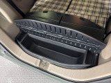 小物を入れれるアンダーボックスは荷物の整理整頓に役立ちます。