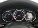 【明るく見やすいメーター】視認性が良く明るく見やすいメーター。運転者にとって見やすいメーターは運転していても疲れないですよね。
