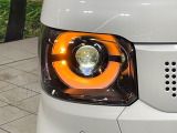【LEDヘッドライト】悪天候や夜間走行時も良好な視界を確保し安心して運転できる高輝度LEDヘッドライトを装備!点灯速度が早く、消費電力も抑えられています。