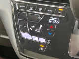 【オートエアコン】一度お好みの温度に設定すれば、車内の温度を検知し風量や温度を自動で調整。暑い&hellip;寒い&hellip;と何度もスイッチ操作をする必要はありません。快適な車内空間には必須の機能ですね♪