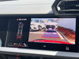 ●バックカメラ『駐車や後方の視界をサポートするための重要な機能です。多くのモデルに標準装備またはオプションとして搭載、リアバンパーに取り付けられたカメラが後方の映像を車内のディスプレイに表示します』