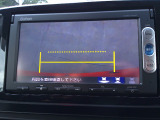バックカメラの画像です。ガイドラインがスムースな車庫入れをサポートいたします。車庫入れの安心感がアップしますね。