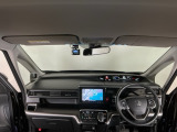 【前方視界】開放的な前方視界!運転がしやすく疲れにくいです♪窓が大きく、見通しがとっても良いおクルマですよ♪