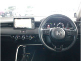 操作性に優れた運転席となります!小物入れや各ボタンの配置にこだわり、使いやすいです!座り心地もよく視認性も良好なのでロングドライブもお任せ下さい!