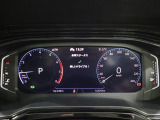 デジタルコックピットPROを装備。速度計や走行距離、車両情報を高精細に表示します。