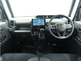 ◆インテリアパネル◆視界広々で非常に運転しやすくロングドライブでも疲れを感じさせないすっきりとまとまったインパネ周りです。
