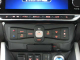 オートエアコンでお好みの温度になり、運転に集中できます。