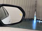 ウインカーミラーにはBSM(ブラインドスポットモニター)を搭載。隣を走る車両が死角に入るとLEDインジケーターを点灯。また、ウィンカーを出すとインジケーターも光って点滅!注意を促してくれます