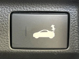 【アクティブスポイラー】車速に応じて自動昇降を行い、前後のリフトバランスを整えます。コーナリング性能や高速安定性能が向上する点がメリットです。