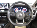 運転が楽しくなる明るく開放的な運転席まわりです。