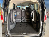 ラゲッジルームは、大容量のスペースを確保。リアシートを倒すことでバリエーション豊かに収納できます。