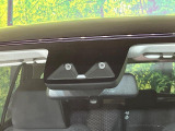 【スマートアシスト】走行中に前方の車両等を認識し、衝突しそうな時は警報とブレーキで衝突回避と被害軽減をアシスト。より安全にドライブをお楽しみいただけます。