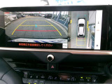 パノラミックビューモニター付きです。車両を上から見たような映像をディスプレイオーディオ画面に表示。運転席からの目視だけでは見にくい、車両周辺の状況をリアルタイムでしっかり確認できます。