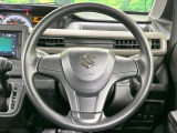 インテリアに合わせたデザインのステアリングは、運転される方のことも考え、運転しやすい形状、大きさです。是非一度、実際に触ってお確かめください。